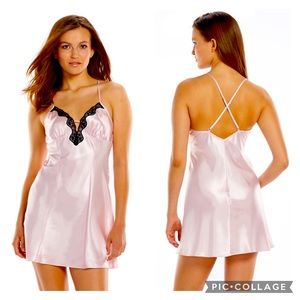 •XL•SILKY PINK SATIN CHEMISE W BLACK LACE ACCENT•